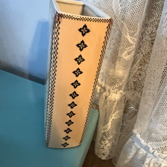 Book shape vase - Picture 3 of 4